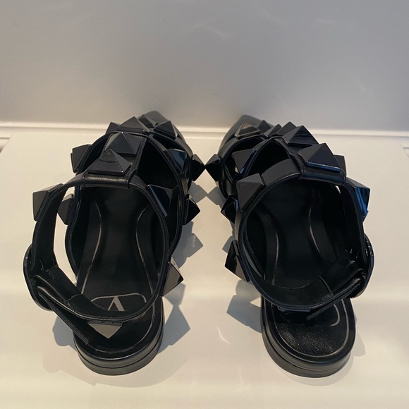 Brand new VALENTINO GARAVANI Roman Stud Leather Ankle-Strap Ballet Flats - Picture 8 of 13